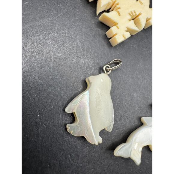 Vintage Lot of 4 Mother of Pearl Carved Cross Dolphin & Penguin Pendant - Picture 2 of 6